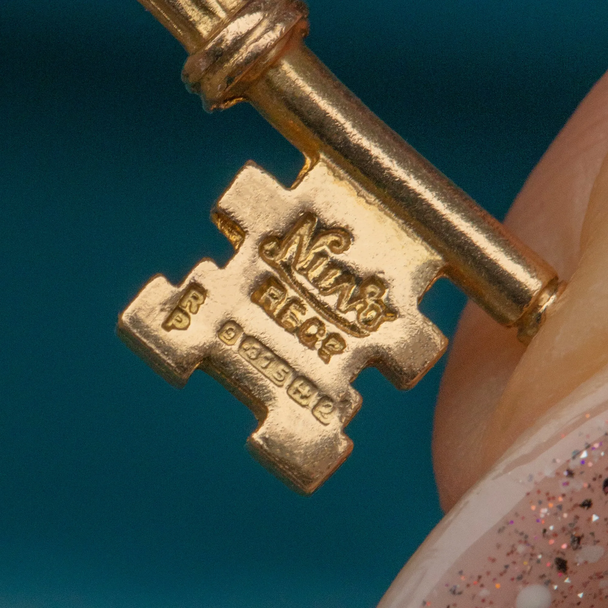 9ct Gold 21 Key Pendant