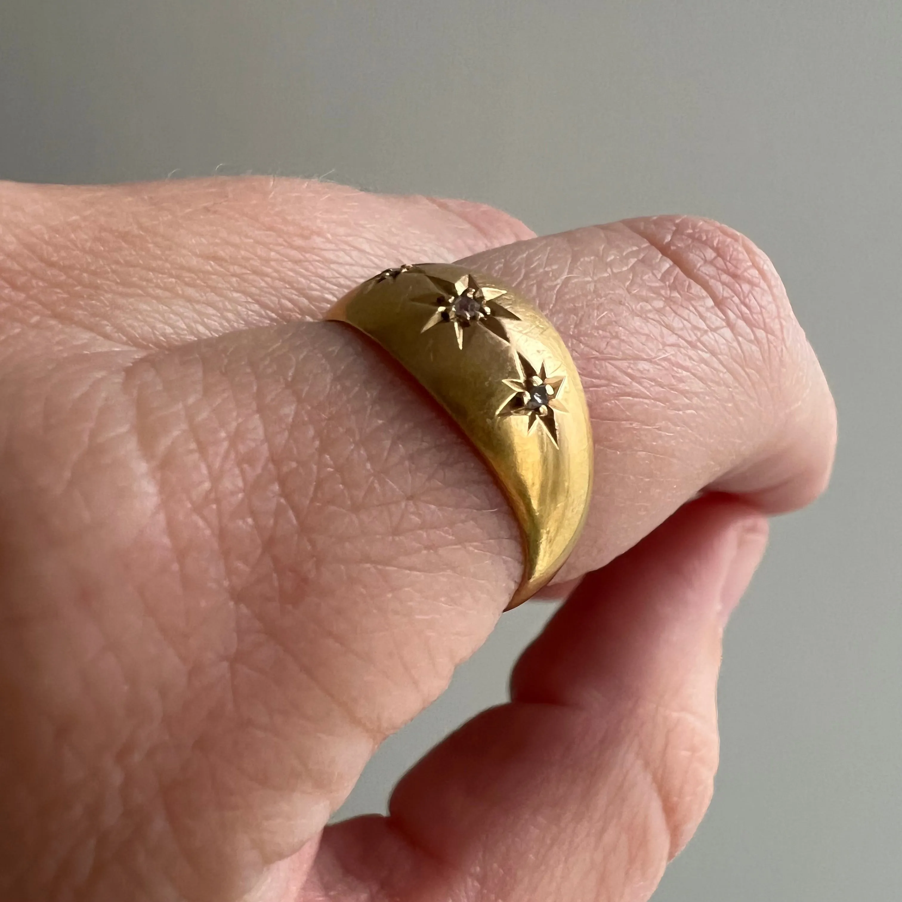 A N T I Q U E // starscape / 18k bright yellow gold ring with diamonds / size 6.25 to 6.5