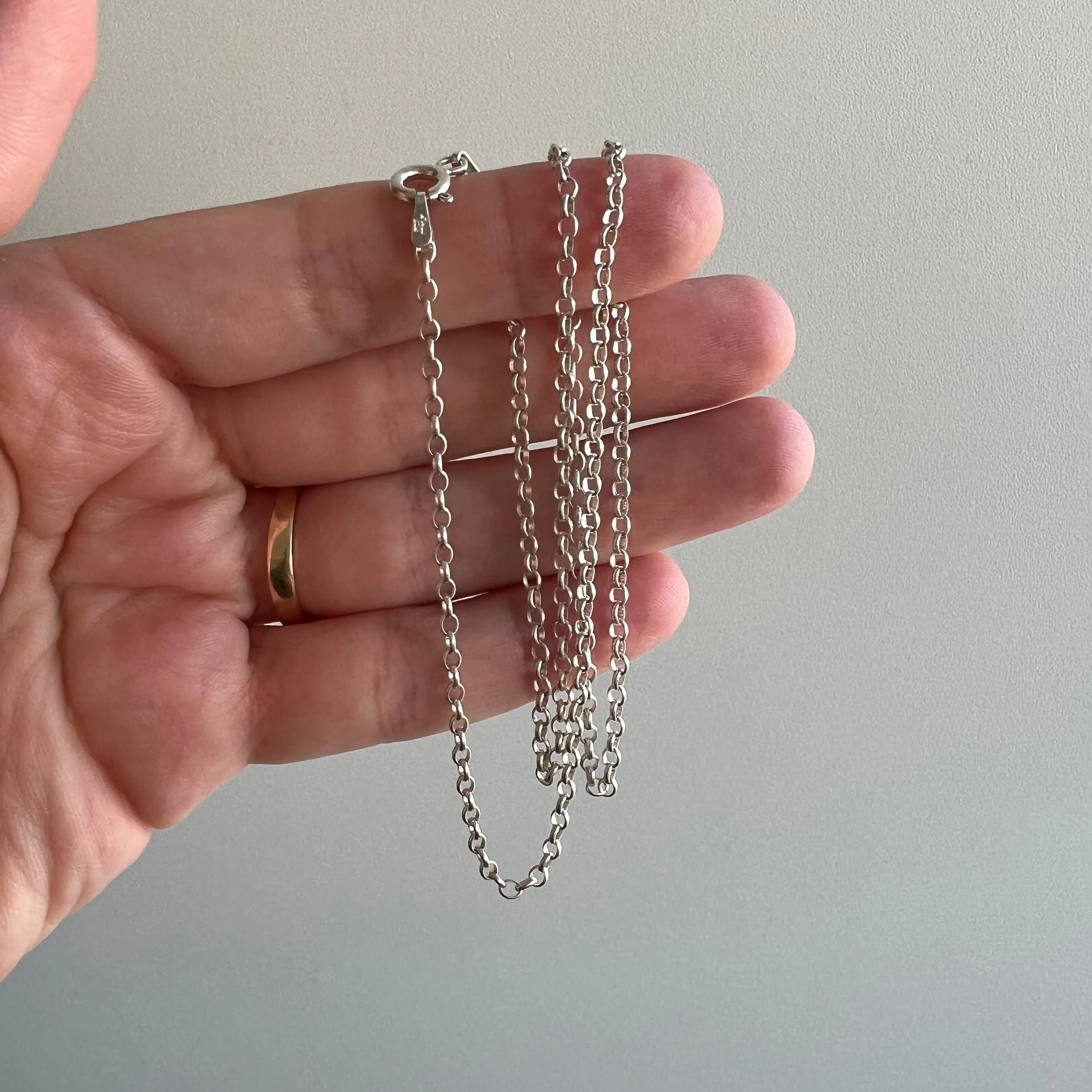 P R E - L O V E D // dainty oval / sterling silver oval rolo necklace chain / 18.25