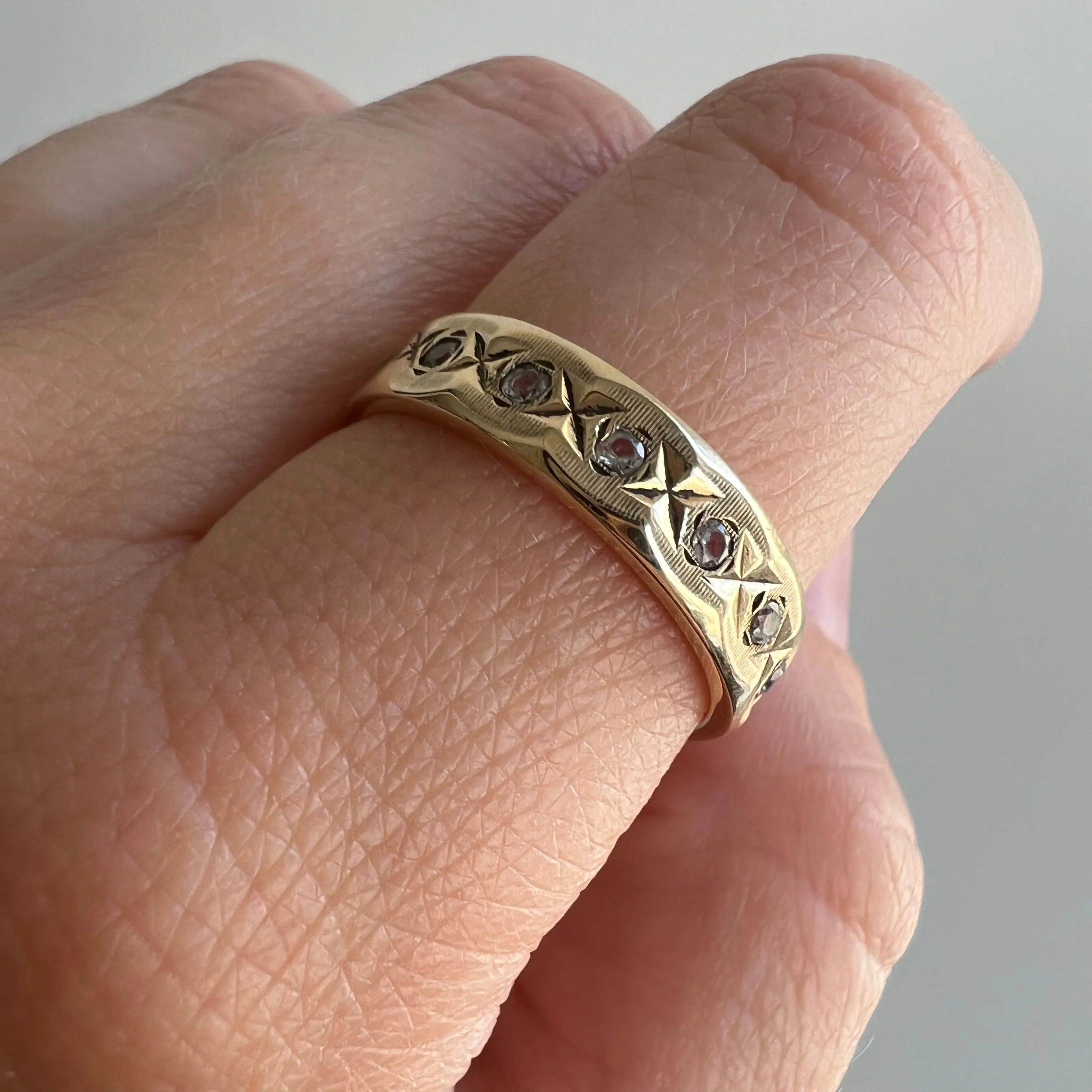 V I N T A G E // eternal eye / 9k gold and spinel eternity band / size 7.5 to 8